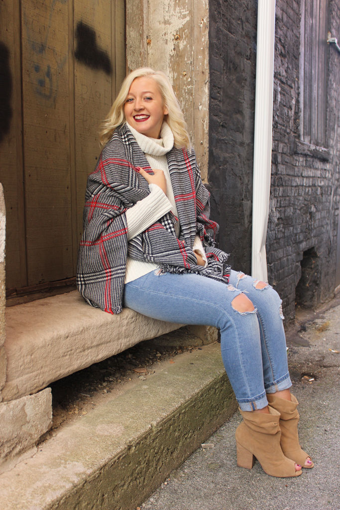 holiday look scarf sit down_11.18.16
